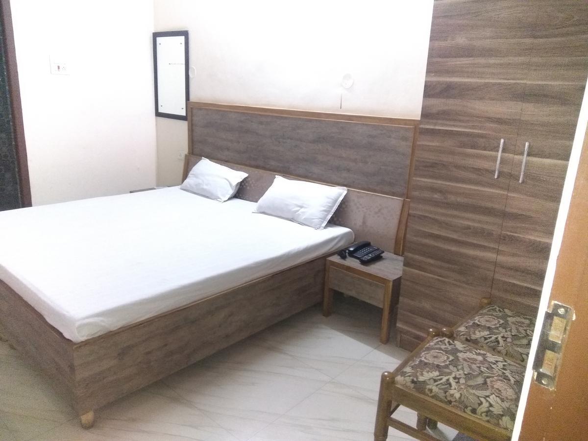 Hotel Palace Hoshiarpur Exterior foto